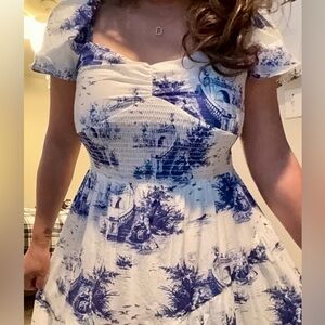 Like NEW.. BLUE AND WHITE MAXI DRESS PUFF SLEEVES